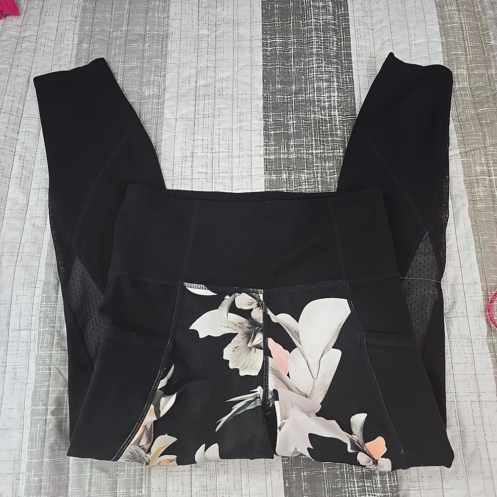 ATHLETA SZ S Floral Black Leggings with Mesh